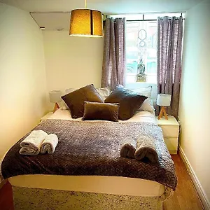 Aparthotel T-post, South Milford